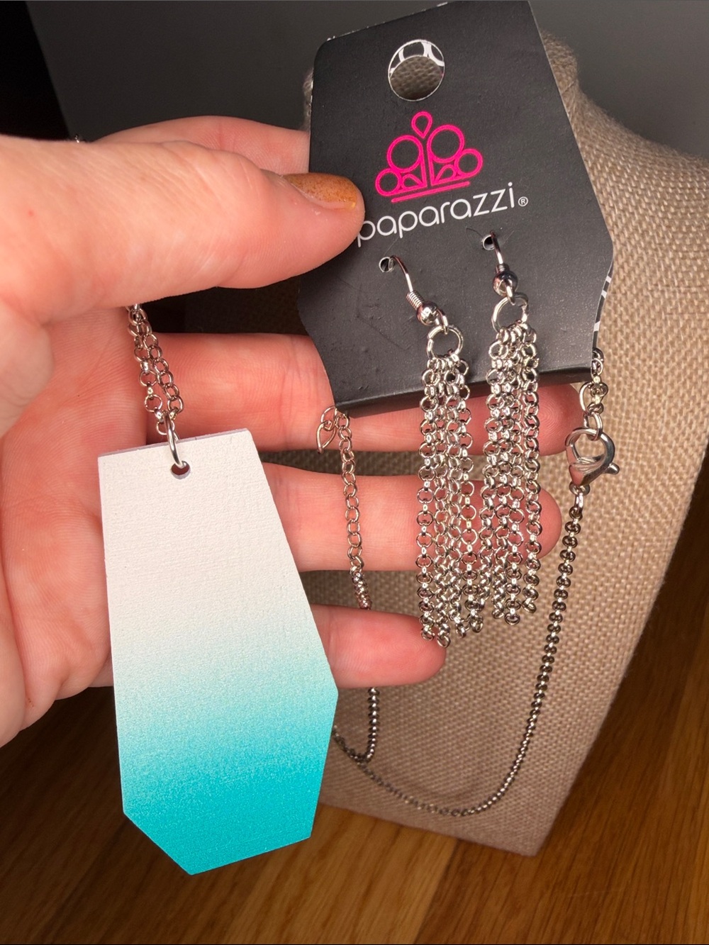 paparazzi Teal-White Ombre Pendant Necklace with Silver-Tone Long Chain earrings